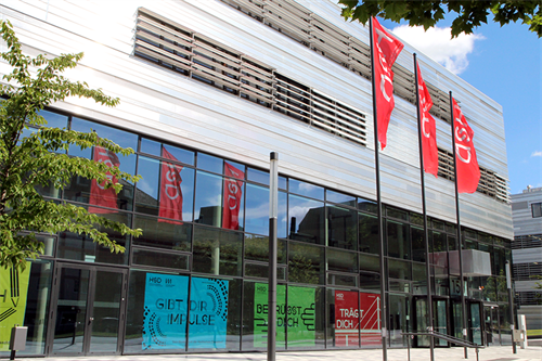 View from Münsterstrasse to building 4 of Campus Derendorf.